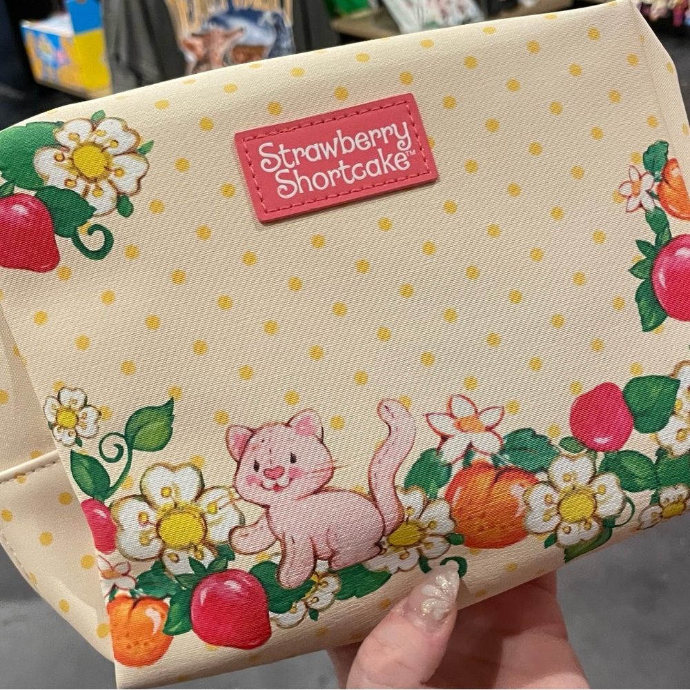 🛍️ Strawberry shortcake cosmetic bag
